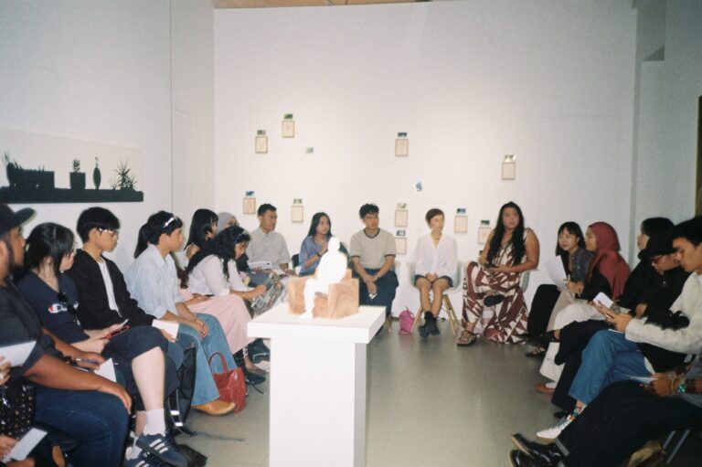 Cuturi Gallery senicircle